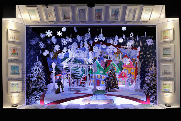 Holiday Store Window Design: Designed to Make You Stop (and Spend)