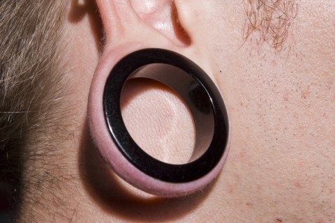 Earlobe hole earring