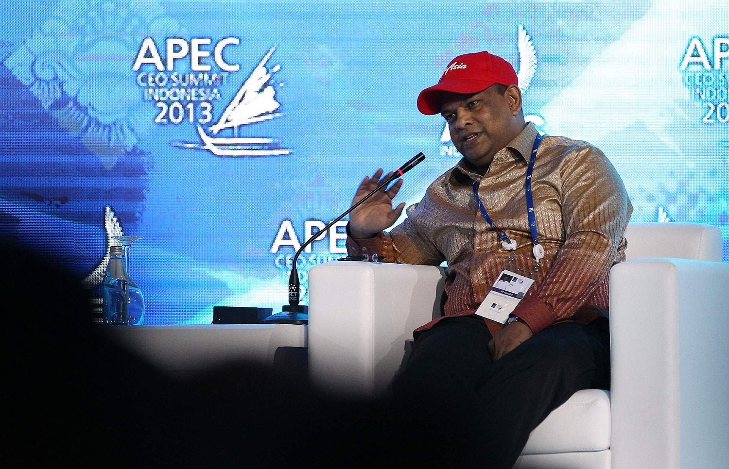 Q A Airasia S Tony Fernandes On Hosting The Apprentice And Hating Check In Time Com